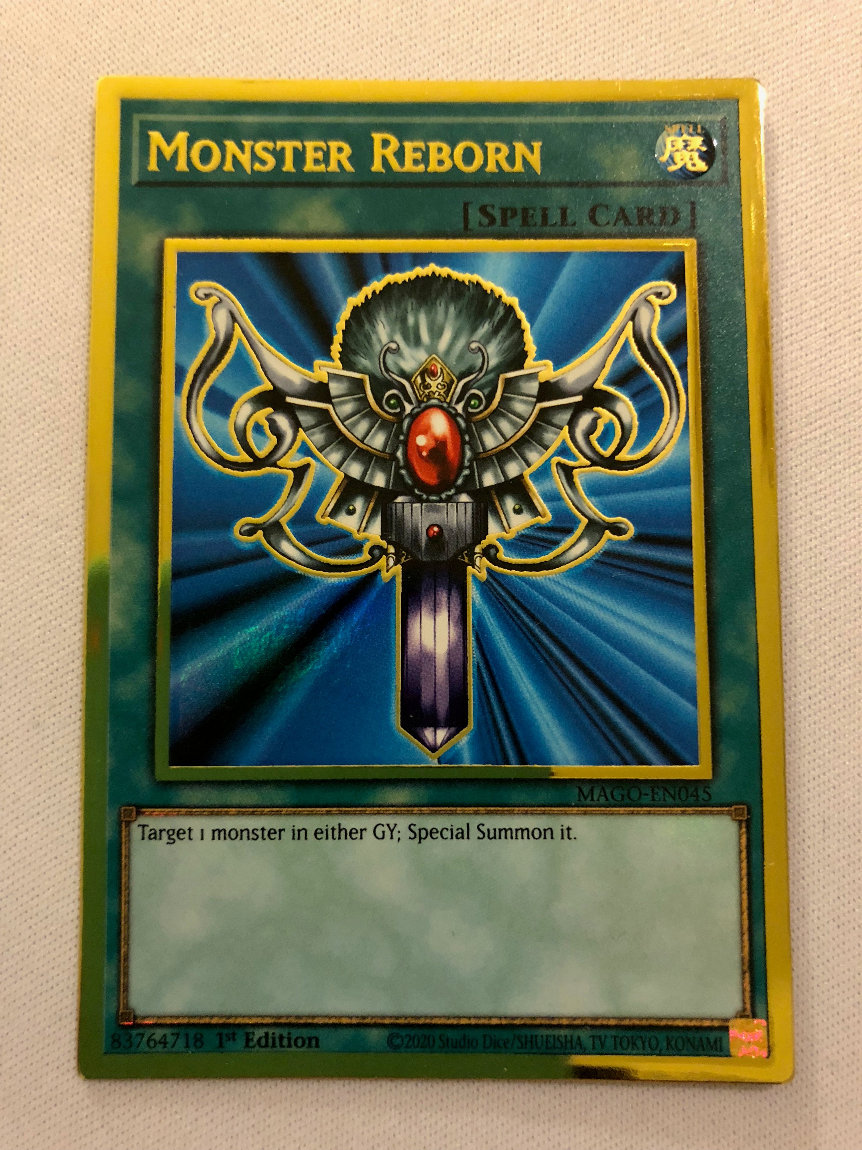 Yugioh Monster Reborn MAGO-EN045 1st Edition Maximum Gold Near Mint