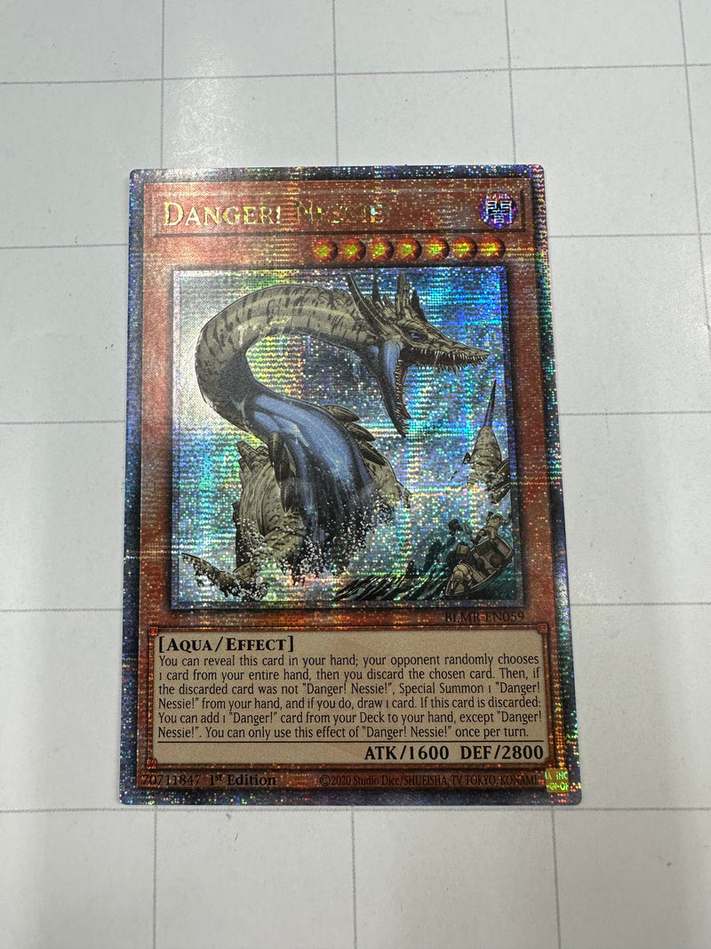 Danger! Nessie! (Quarter Century Secret Rare) - Battles of Legend: Monstrous Revenge BLMR-EN059