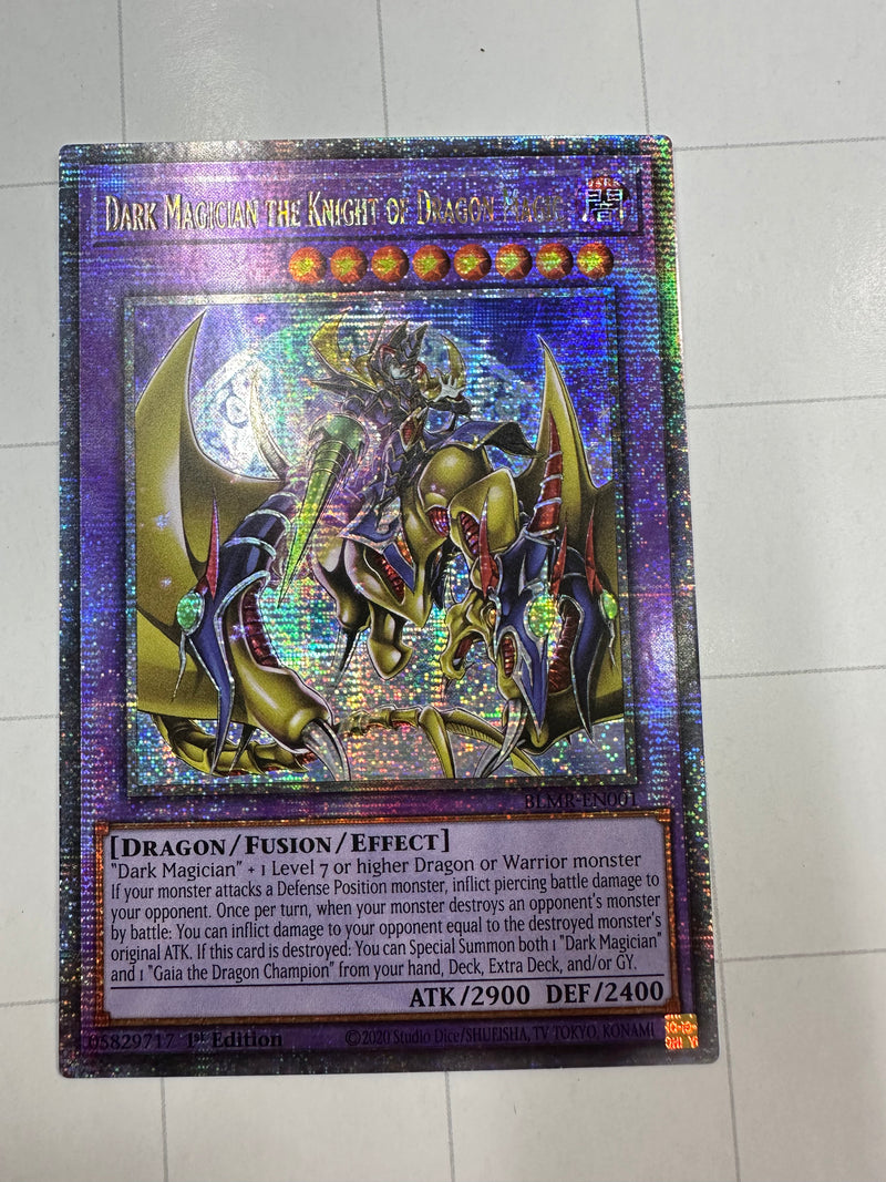 Dark Magician the Knight of Dragon Magic (Quarter Century Secret Rare) - Battles of Legend: Monstrous Revenge BLMR-EN001